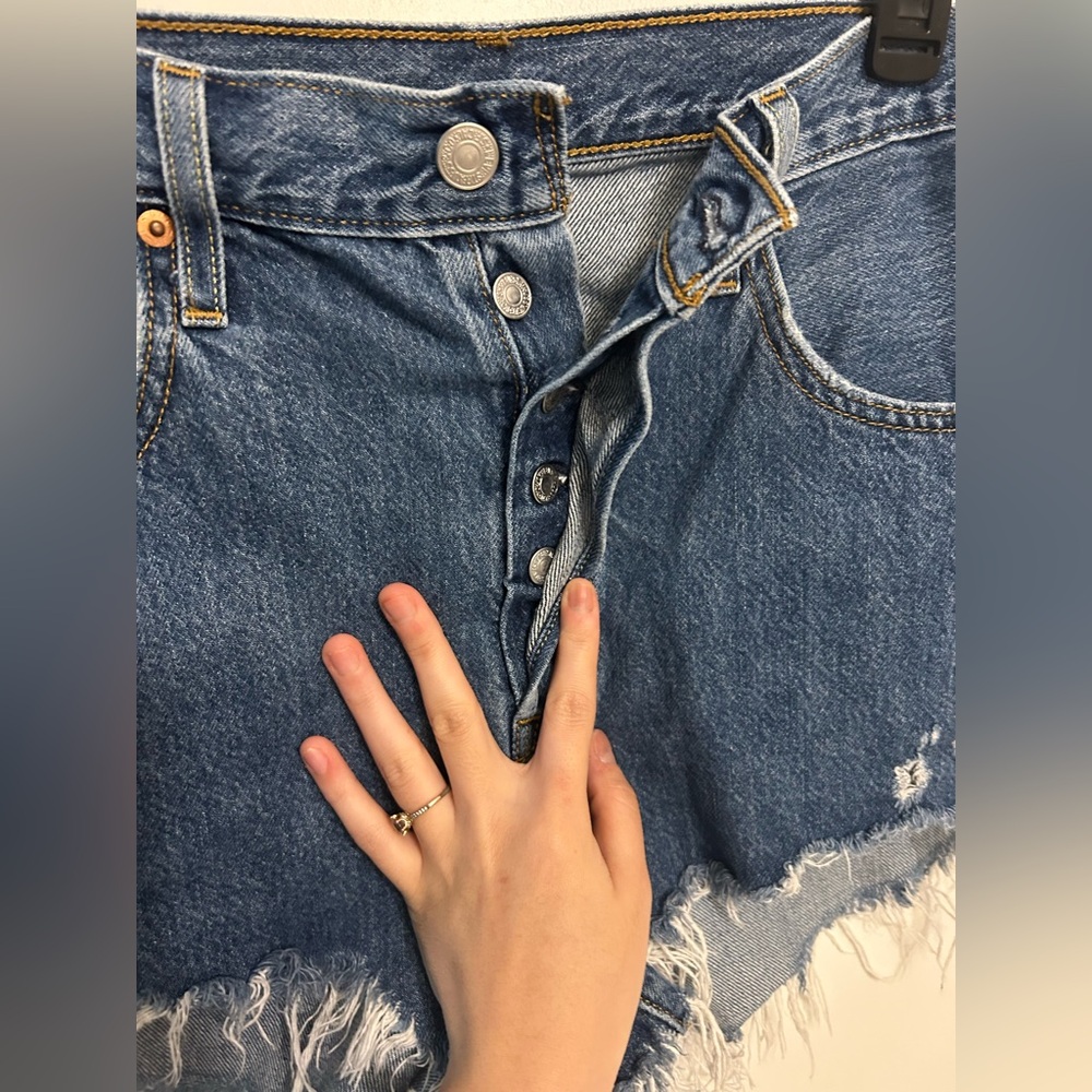 Vintage Levi’s 501 Shorts - Picture 8 of 11